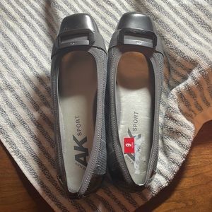 Anne Klein gray flats in size 9.